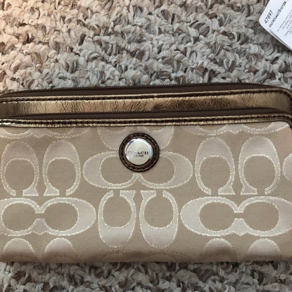 Coach Wristlet - Picture 2 of 8